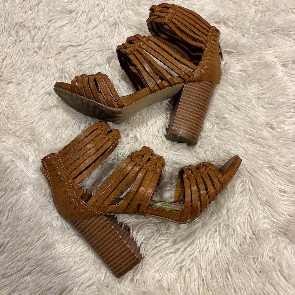 MADDEN GIRL *REVVY* BLOCK HEEL SANDALS COLOR~TAN SIZE 6 - Picture 3 of 10